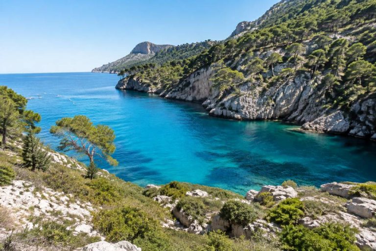 Calanques entre Marseille et Cassis : lesquelles sont accessibles à pied, en bus ou en bateau depuis le 8e arrondissement